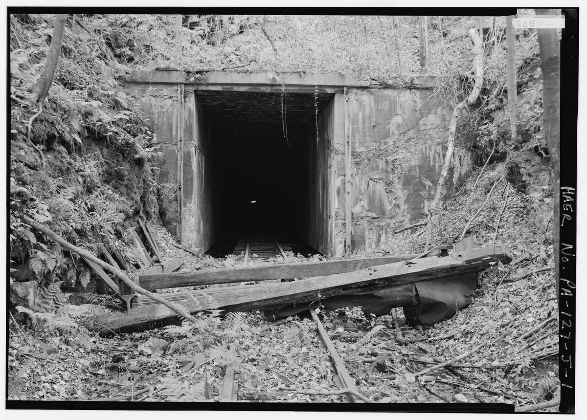 Wray's Hill Tunnel from the west, photographed by Jack E. Boucher in 1986